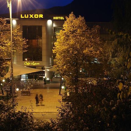 Luxor Hotel สโมลยัน ภายนอก รูปภาพ