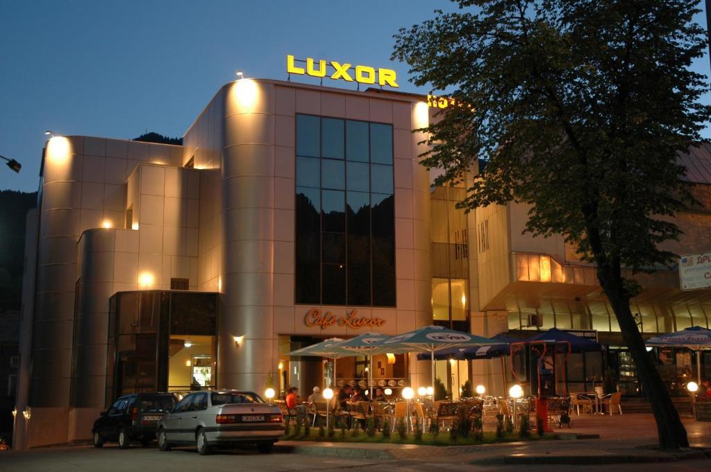 Luxor Hotel สโมลยัน ภายนอก รูปภาพ