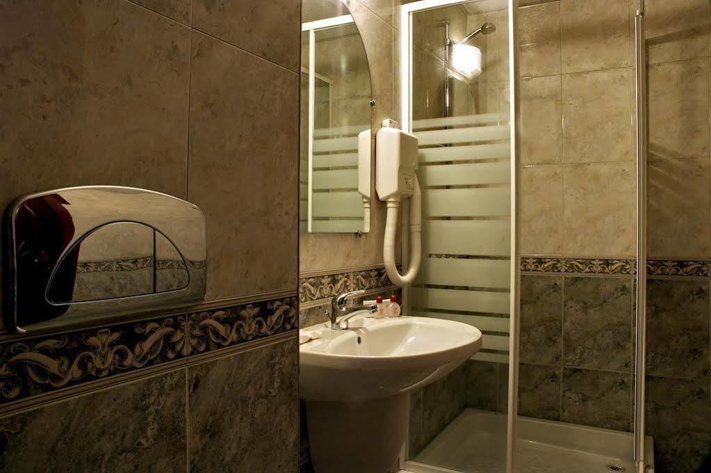 Luxor Hotel สโมลยัน ภายนอก รูปภาพ
